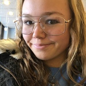 Meet your Posher, Brenna